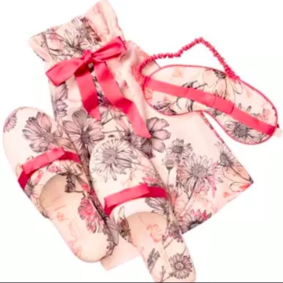 Victoria's Secret - 3-PIECE DELUX SLIPPERS & EYEMASK SET (M) - Picture 2 of 5